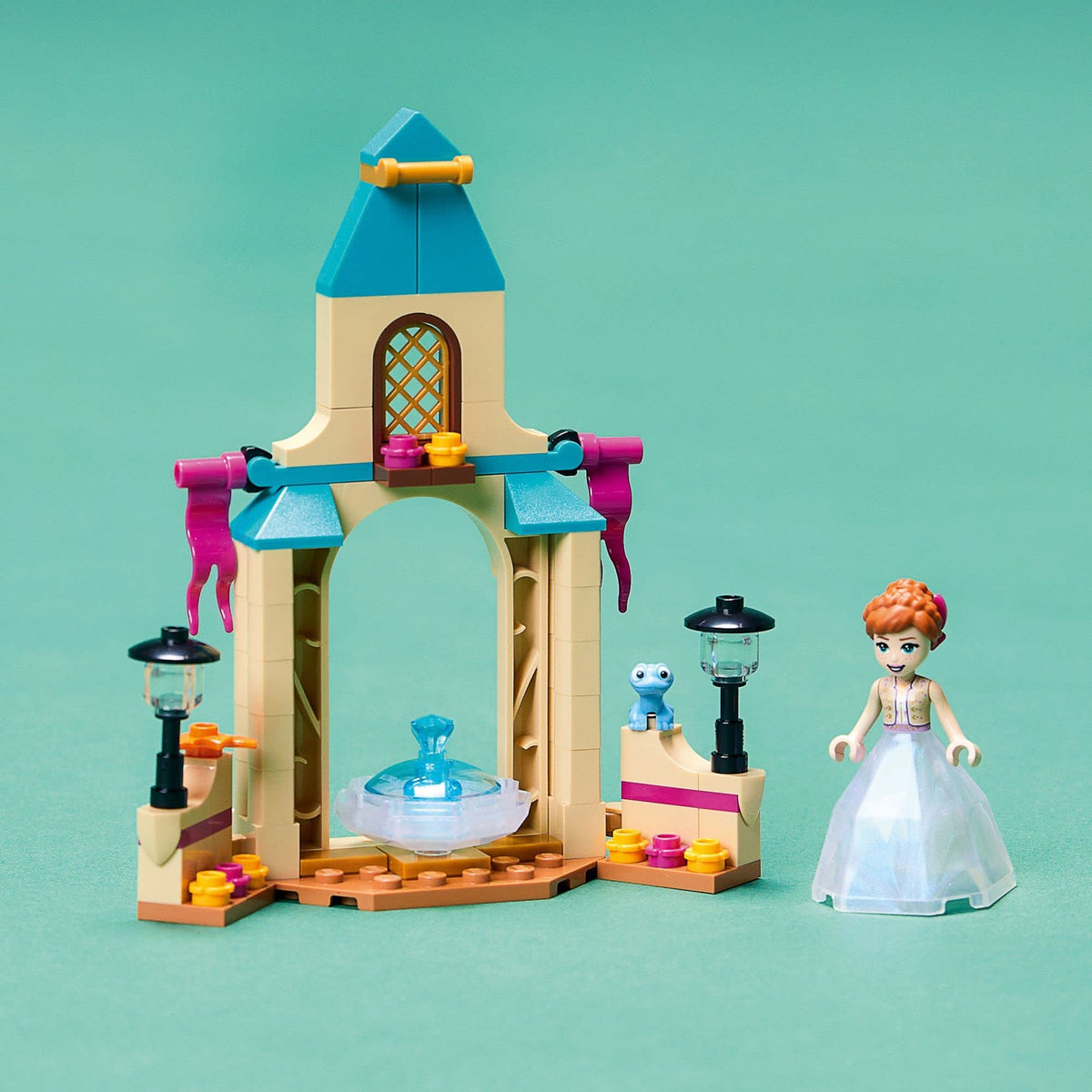 Building Toy Set with Mini-Doll Figure D475655