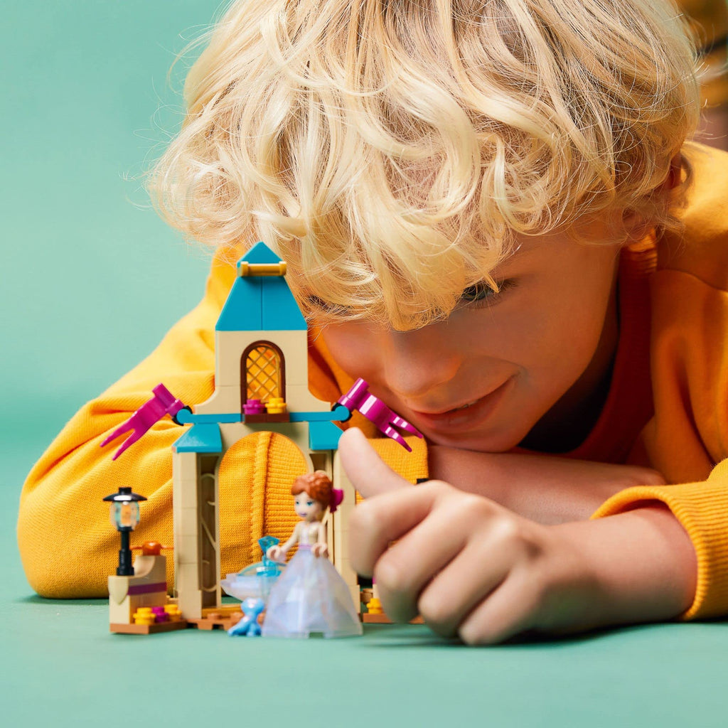 Building Toy Set with Mini-Doll Figure D475655